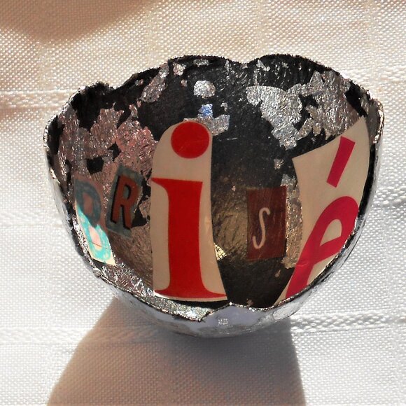 Handmade collages on a set of varnished eggshells - Picture 4 of 16